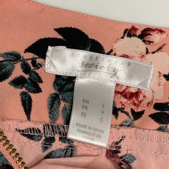 Peachy coloured floral dress - Picture 3 of 3